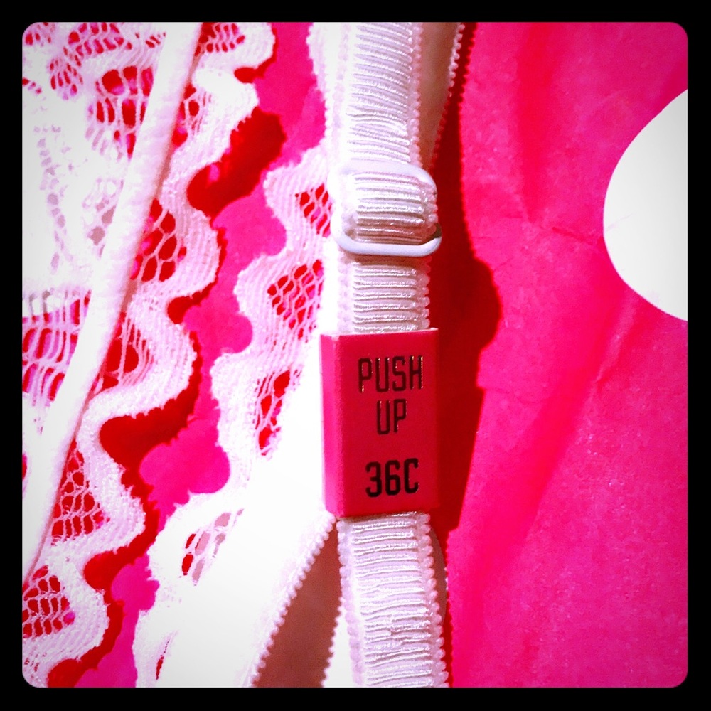 BRAND NEW VICTORIA SECRET/ PINK BRA